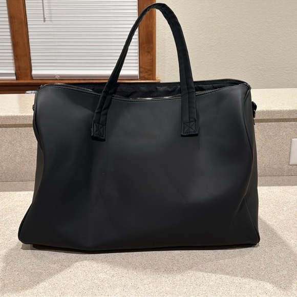 Adrienne Vittadini AV Elite Collection Matte Nylon Duffel Bag NWT - Picture 3 of 11